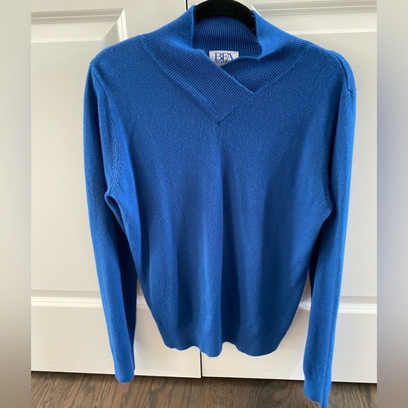 Women’s Acrylic Sweater - Picture 1 of 7